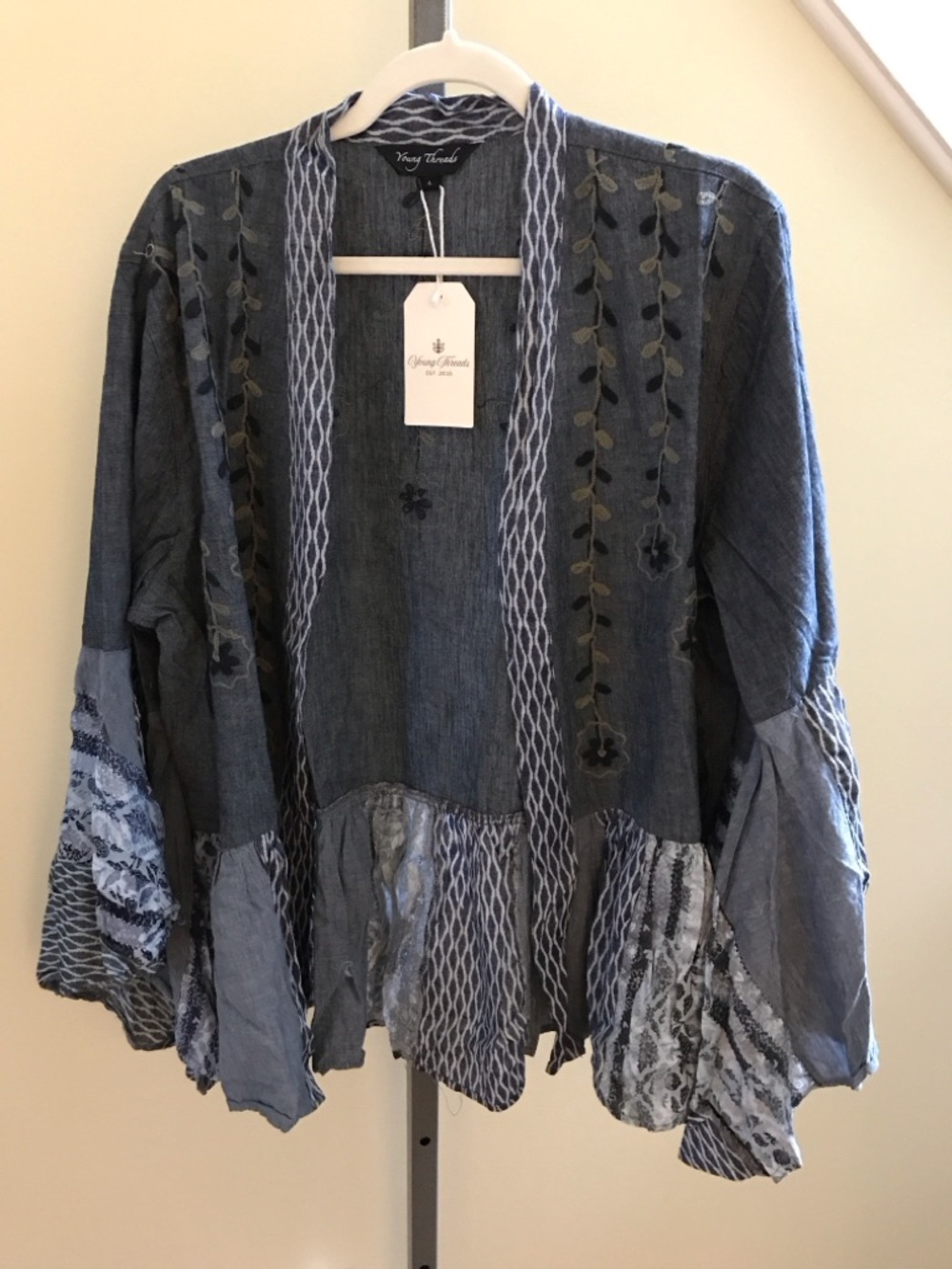 YOUNG THREADS NWT KIMONO Navy Embroidered Floral Size Large